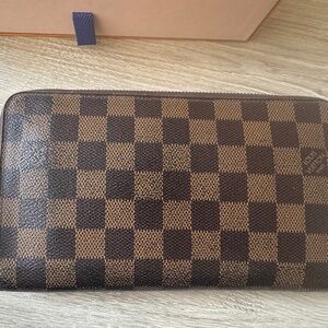Louis Vuitton Wallet ( zippy organizer)